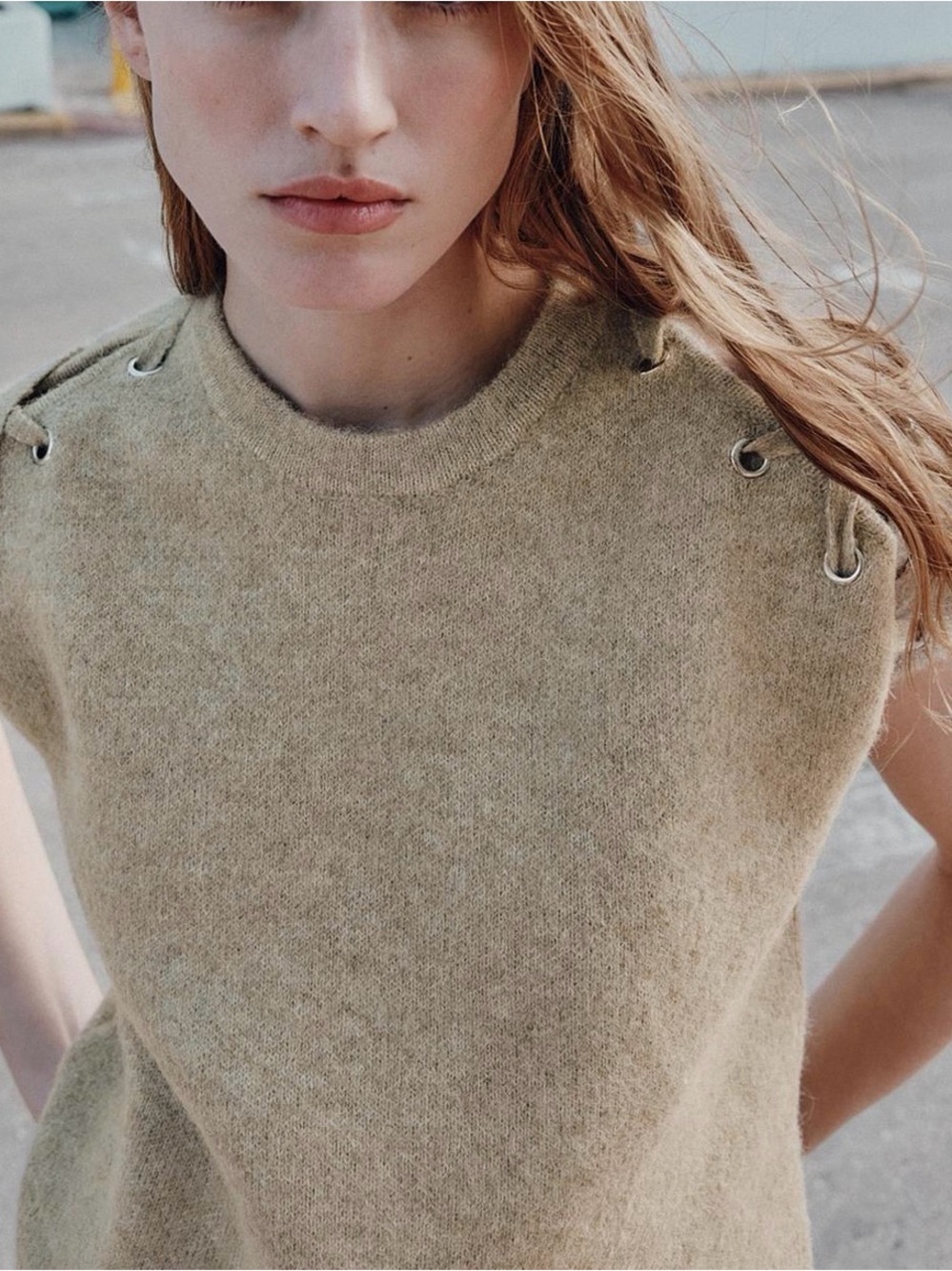 Zara brand-new, size L Khaki
Knit jumper with shoulder Detail